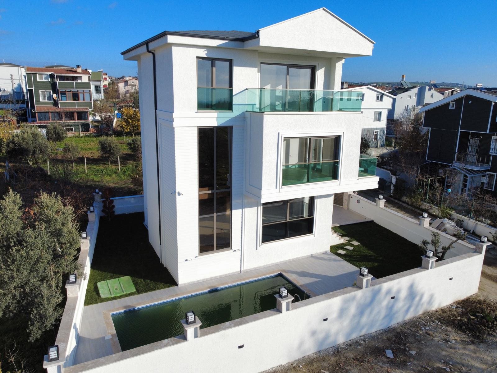 Tekirdağ Yeniçiftlik satılık müstakil havuzlu villa